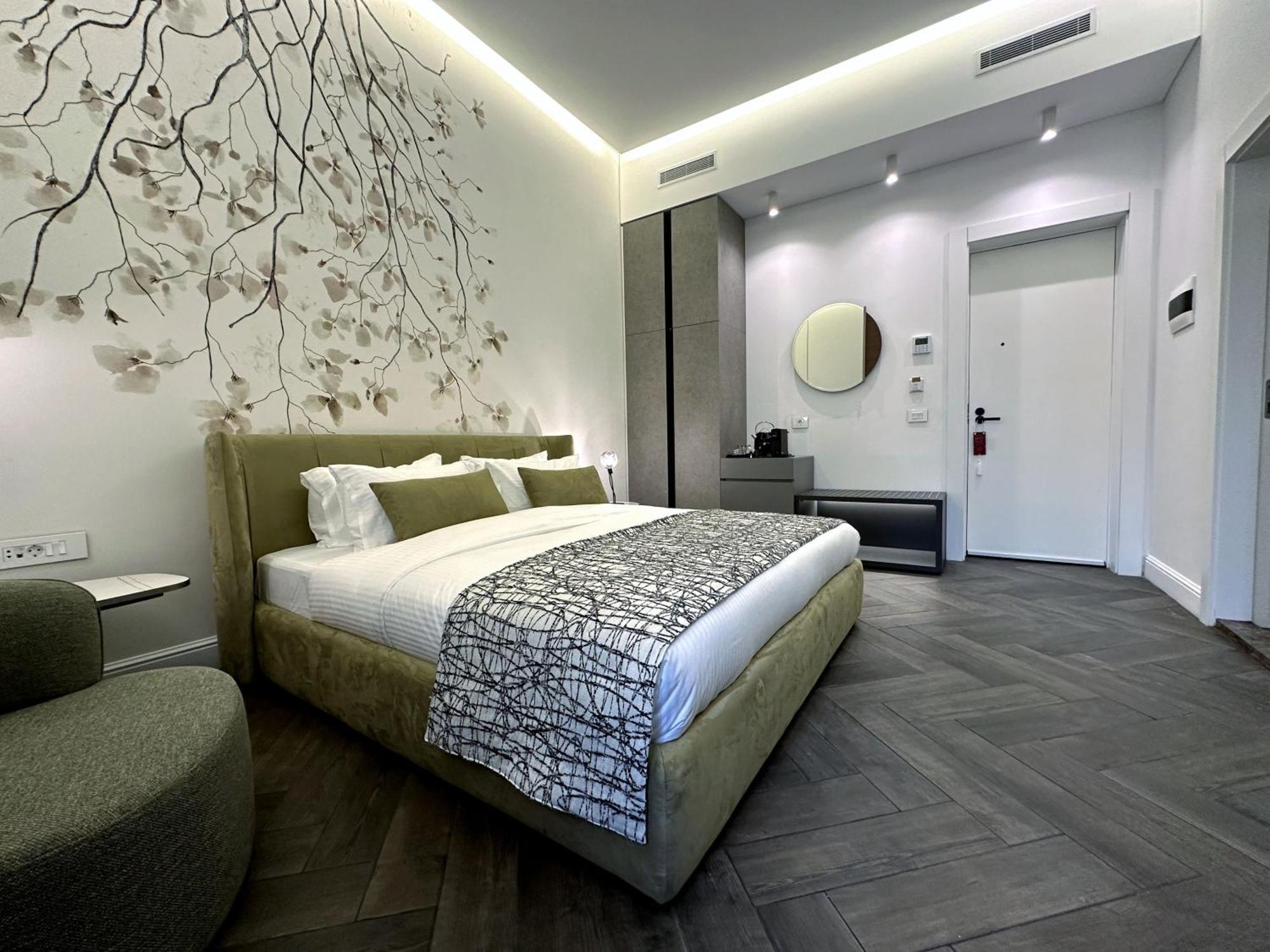 Hotel 10 Stories *