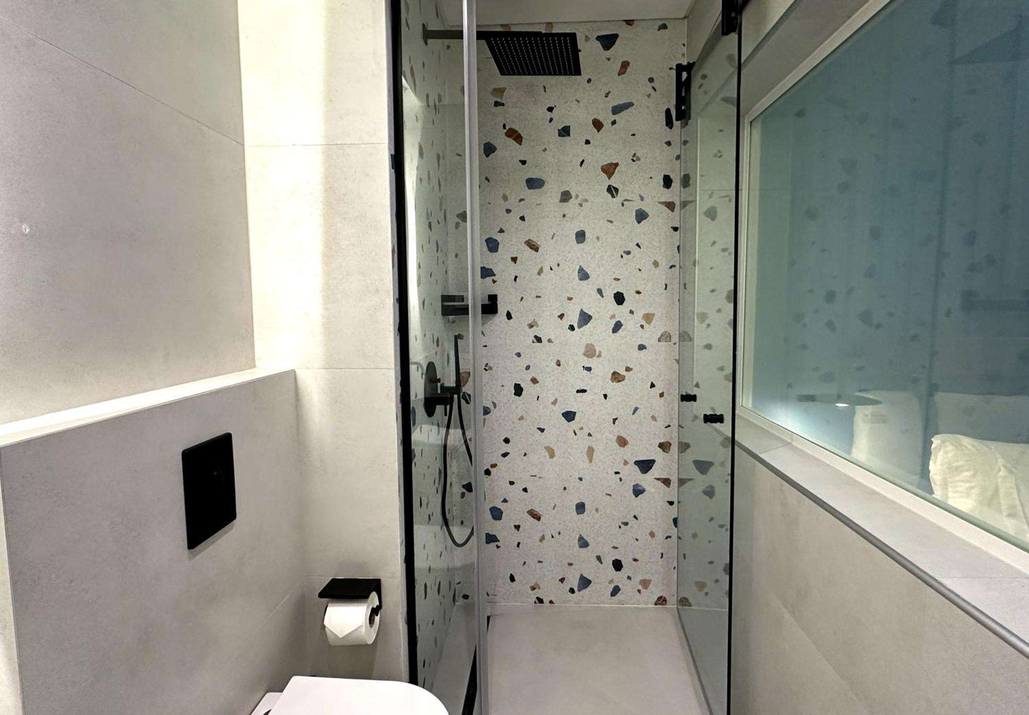10 Stories Hotel *