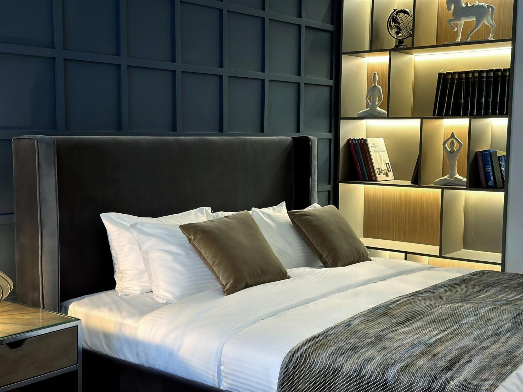 10 Stories Hotel *